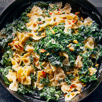 Creamy kale pasta
